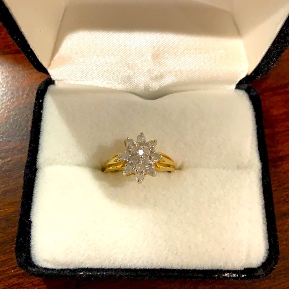 10k gold ring with 1/2 carat weight diamonds